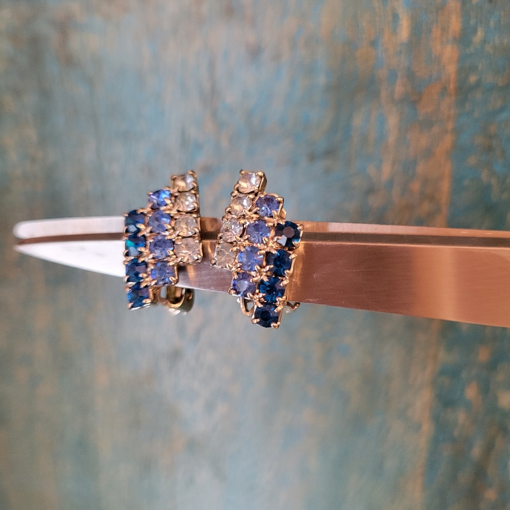 Vintage Blue Rhinestone Clip-On Earrings ~ MCM-1960's ~ Pretty & Sparkly! - Picture 3 of 12